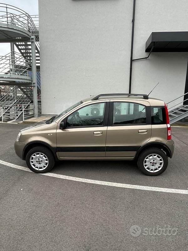 Usata Fiat Panda 4x4 Climbing 60 CV (44 kW) 2008 Oro Utilitaria