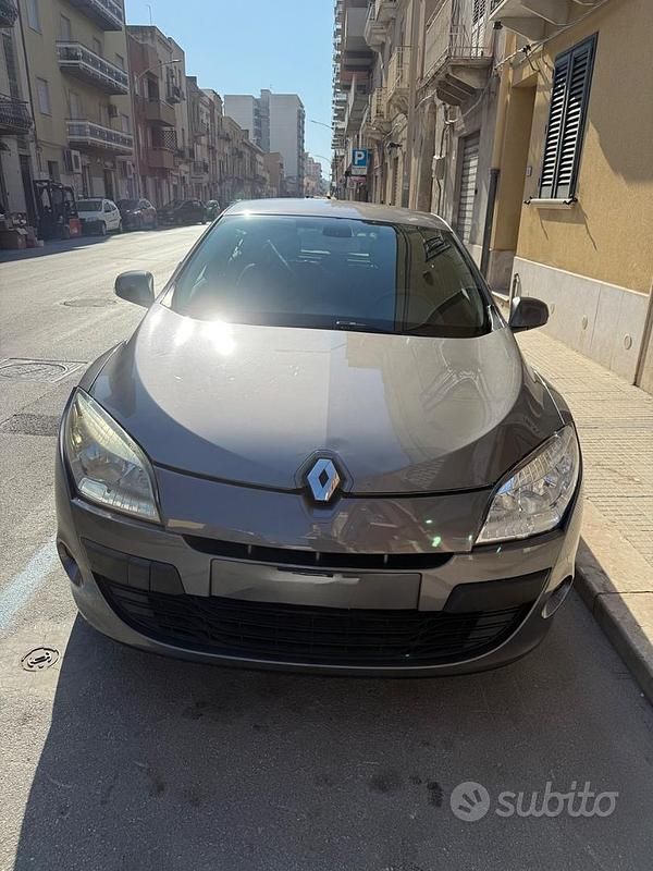 Usata Renault Mégane III 110 CV (80 kW) 2010 Grigio Utilitaria