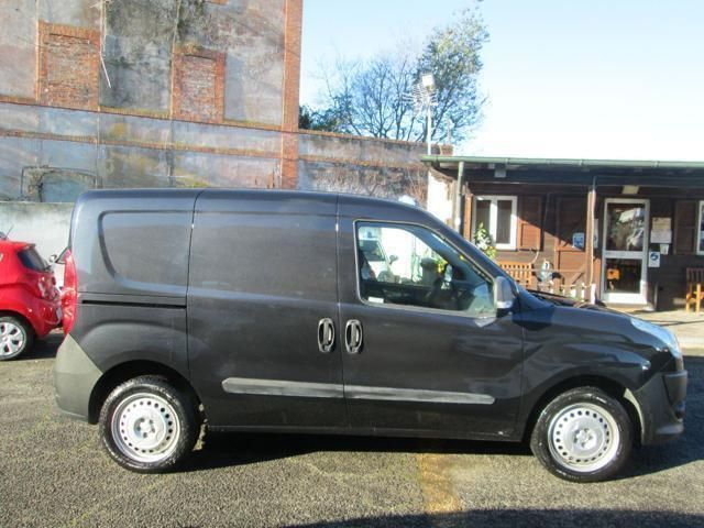 Usata Fiat Doblò 95 CV (69 kW) 2017 Nero pastello Monovolume