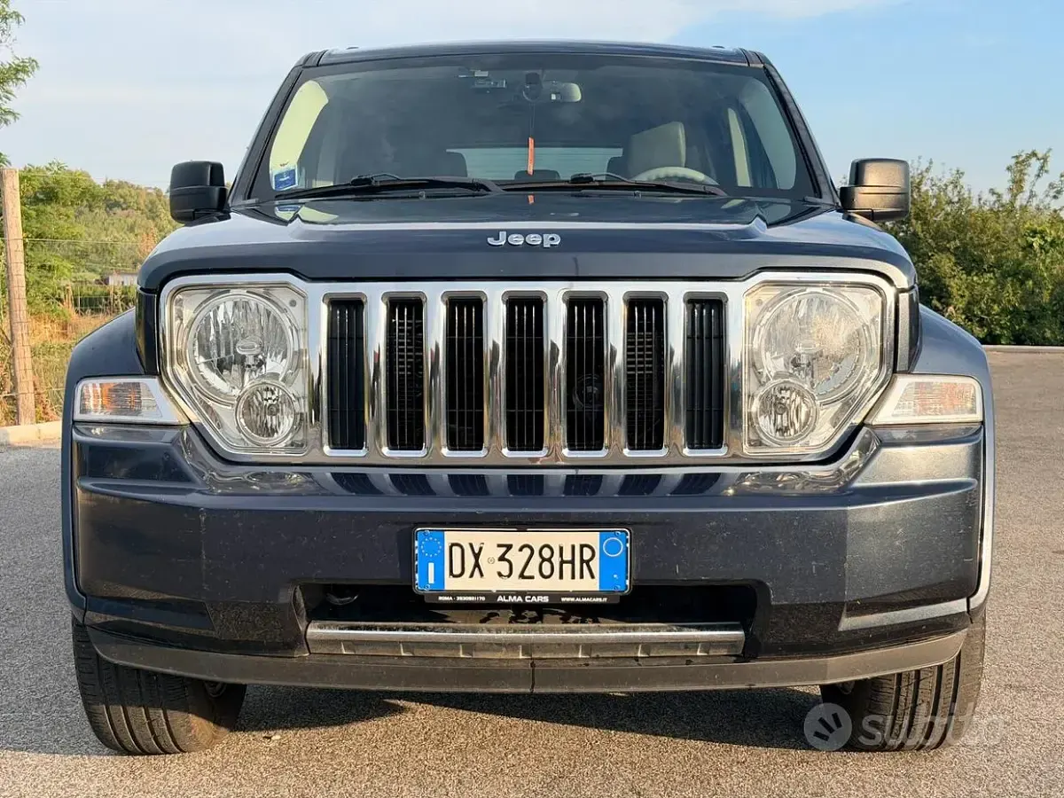 Usata Jeep Cherokee Limited 177 CV (130 kW) 2009 Bluazzurro SUV