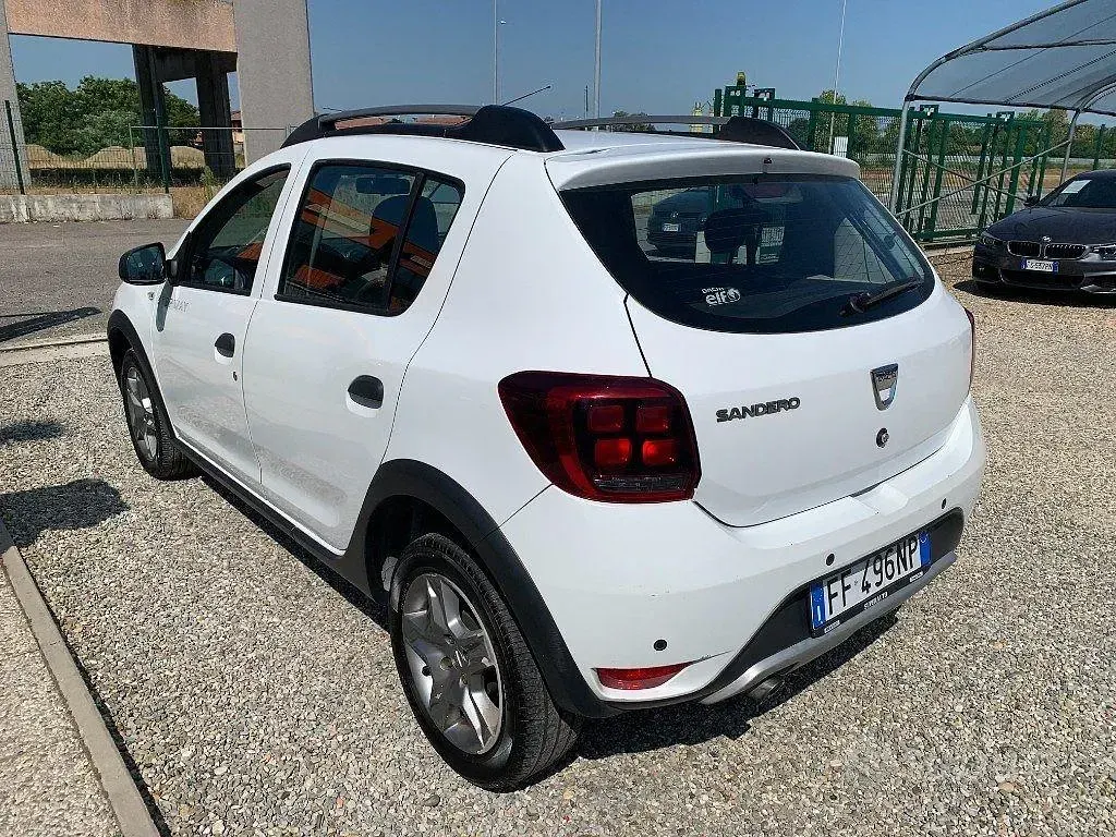 Usata Dacia Sandero Lauréate 90 CV (66 kW) 2017 Bianco Berlina