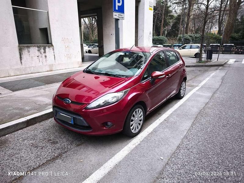 Usata Ford Fiesta 82 CV (60 kW) 2009 Rosso Utilitaria