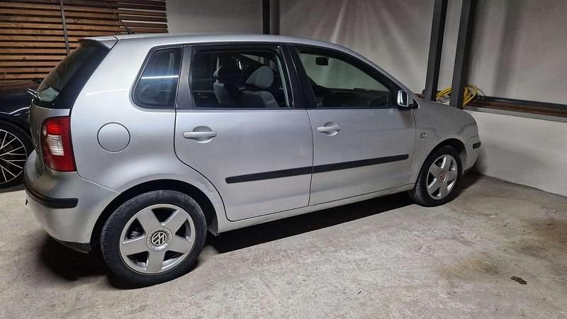 Usata VW Polo Trendline 75 CV (55 kW) 2004 Grigio Berlina