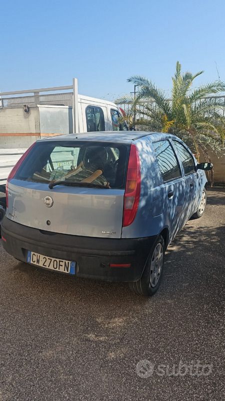 Blu Usata 2006 Fiat Punto Due volumi | 800 € (Super prezzo) - Immagine 1/4