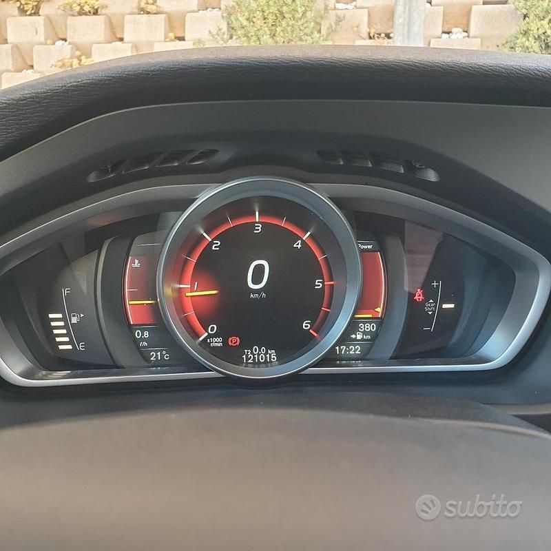 Usata Volvo V40 CC 115 CV (84 kW) 2015 Blu Station wagon