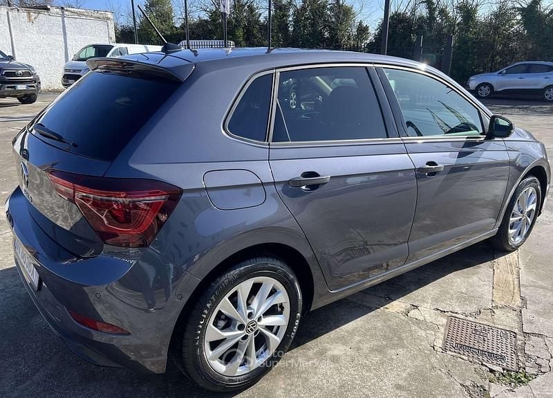 Usata VW Polo R-line 110 CV (80 kW) 2024 Grigio Utilitaria