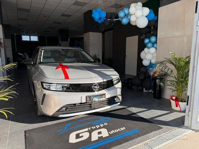 Usata Opel Astra Elegance 130 CV (95 kW) 2023 Grigio Berlina