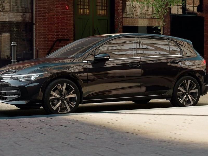 Nuova VW Golf VIII Style 204 CV (150 kW) 2026 Grenadill black metallizzato Berlina