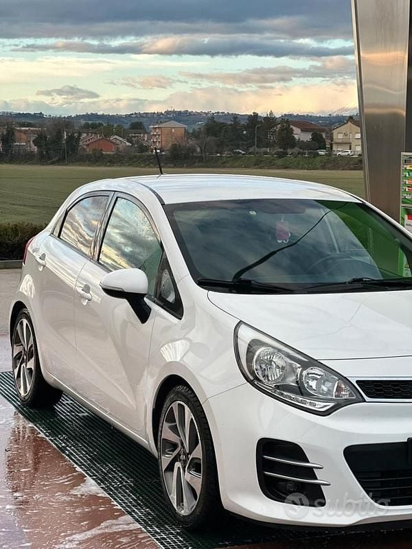 Usata Kia Rio 2016 Bianco Utilitaria