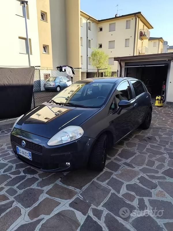 Usata Fiat Grande Punto 65 CV (47 kW) 2007 Grigio Utilitaria