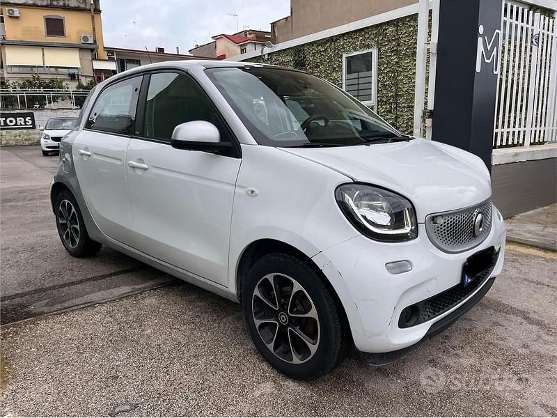 Usata Smart ForFour Passion 70 CV (51 kW) 2015 Bianco Utilitaria