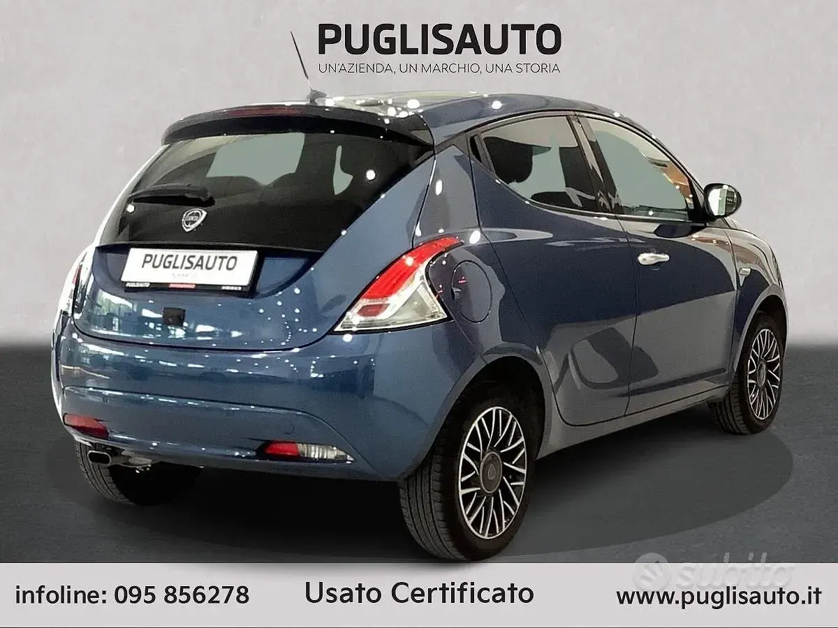 Usata Lancia Ypsilon 69 CV (50 kW) 2024 Blu Utilitaria