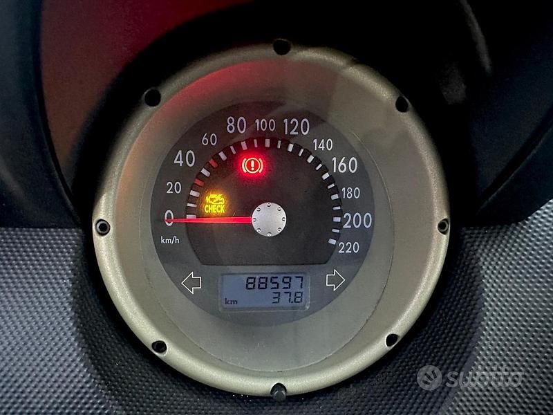 Usata VW Lupo Highline 75 CV (55 kW) 2002 Giallo Utilitaria