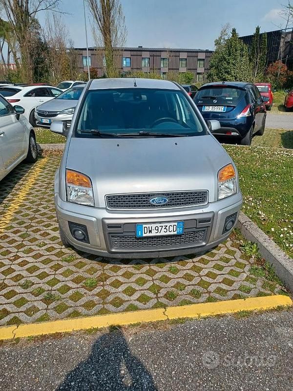 Usata Ford Fusion Titanium 80 CV (58 kW) 2009 Grigio Utilitaria