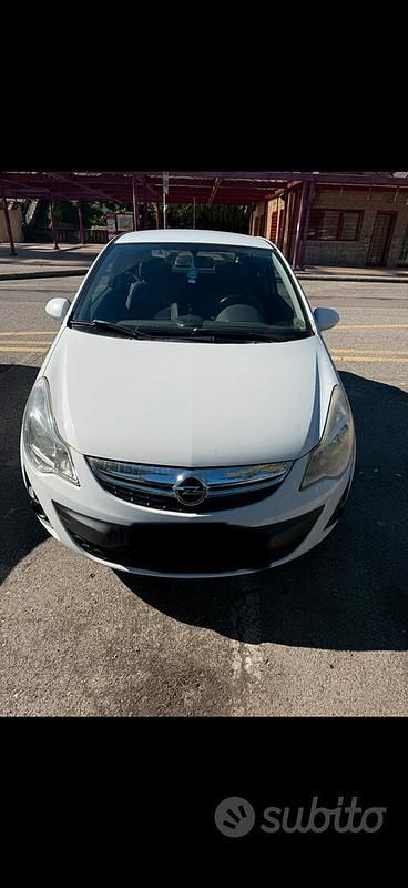 Usata Opel Corsa 75 CV (55 kW) 2011 Bianco Utilitaria