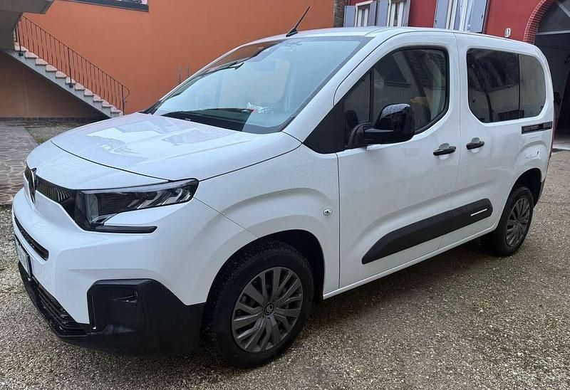 Usata Citroën Berlingo 131 CV (96 kW) 2025 Bianco Monovolume
