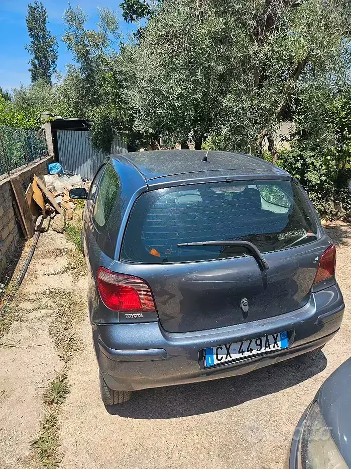 Usata Toyota Yaris 75 CV (55 kW) 2005 Grigio Berlina