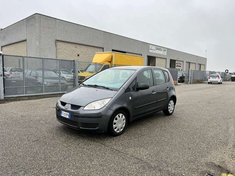 Usata Mitsubishi Colt 75 CV (55 kW) 2008 Grigio Berlina