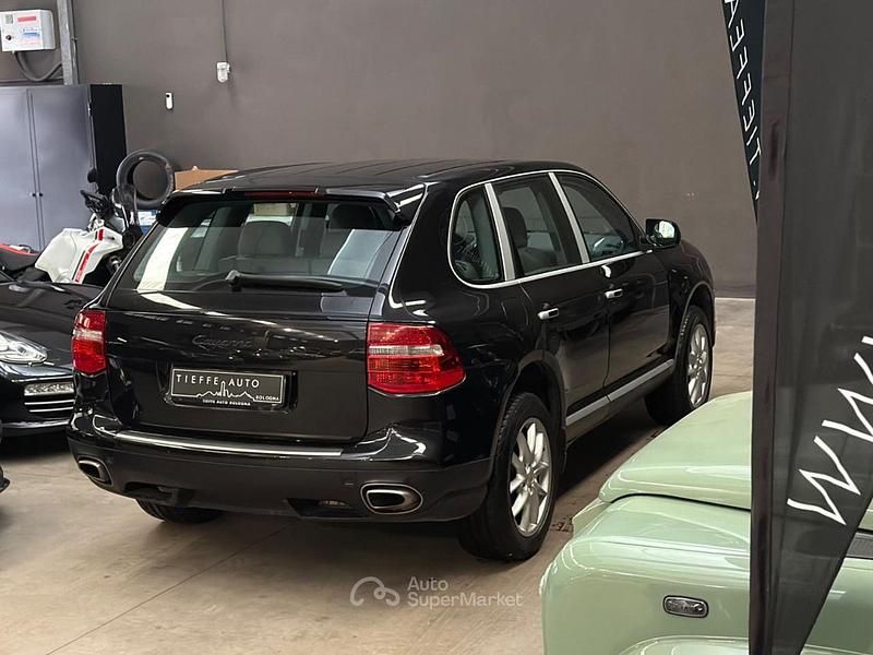 Usata Porsche Cayenne 290 CV (213 kW) 2008 Nero metallizzato SUV
