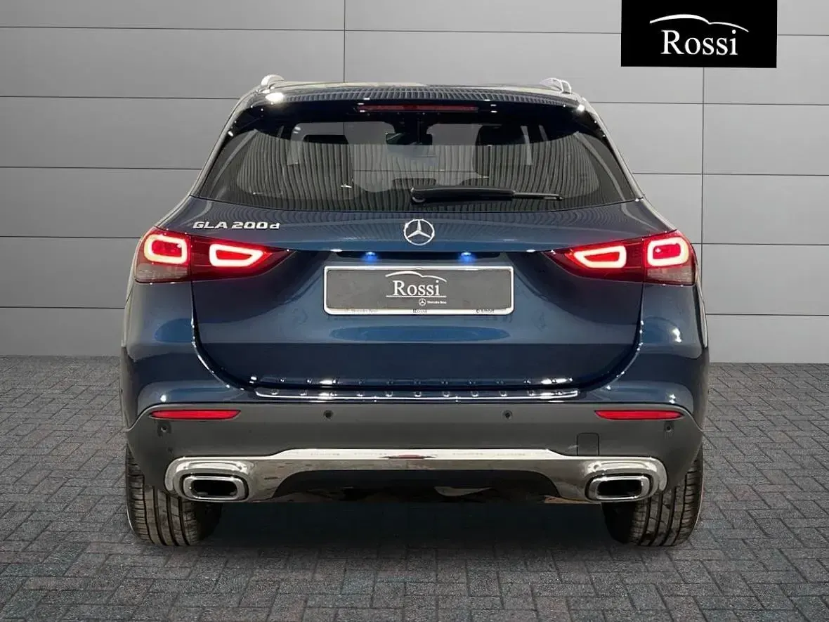 Usata Mercedes GLA200 150 CV (110 kW) 2023 Blu denim SUV