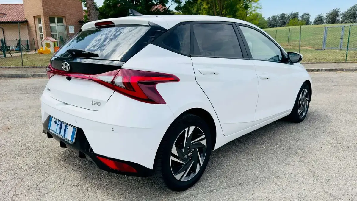 Usata Hyundai i20 84 CV (61 kW) 2022 Bianco Utilitaria