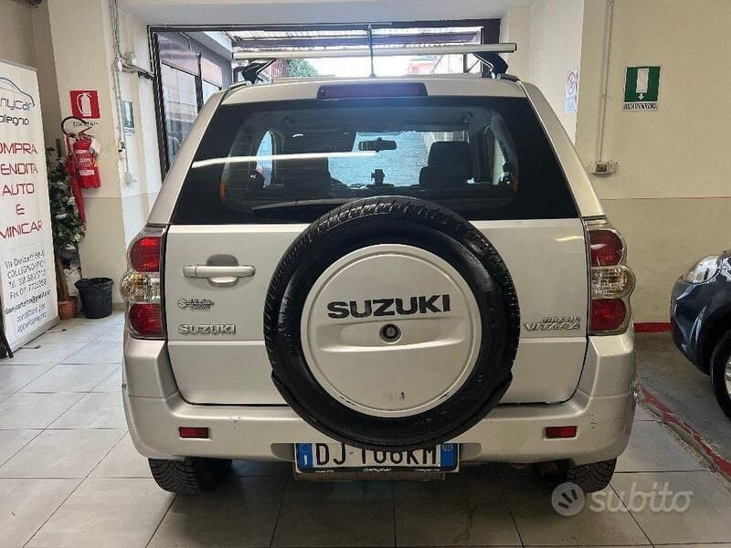 Usata Suzuki Grand Vitara 129 CV (94 kW) 2007 Grigio SUV