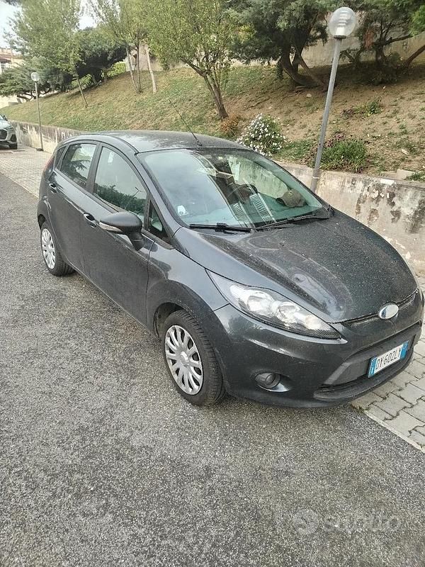 Usata Ford Fiesta 82 CV (60 kW) 2009 Grigio Utilitaria