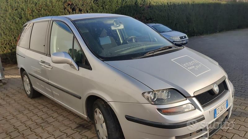 Usata Fiat Ulysse 128 CV (94 kW) 2005 Grigio Monovolume