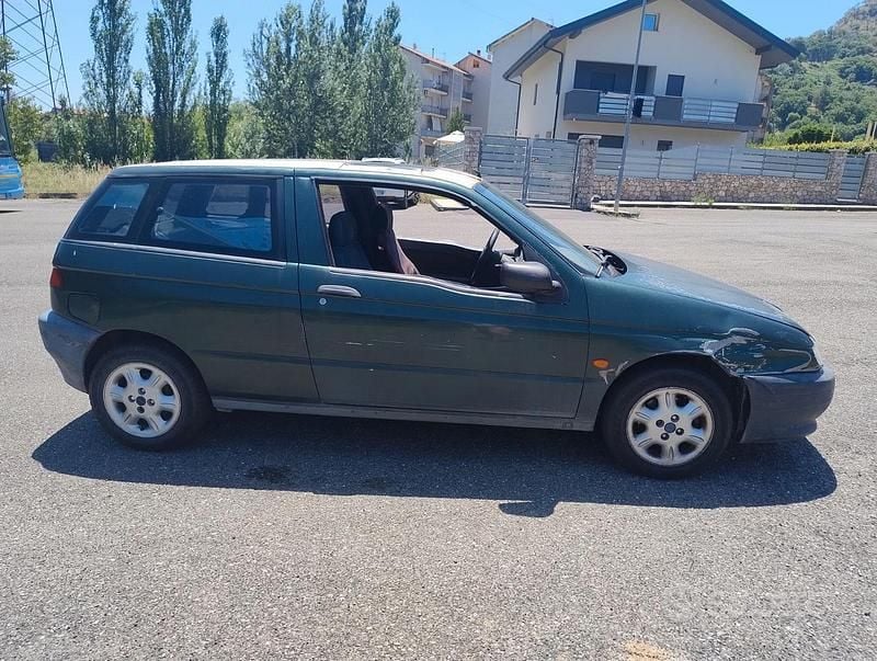 Usata Alfa Romeo 145 90 CV (66 kW) 1996 Utilitaria