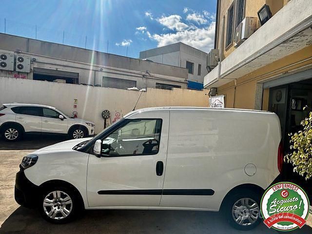 Usata Fiat Doblò 105 CV (77 kW) 2019 Bianco Monovolume