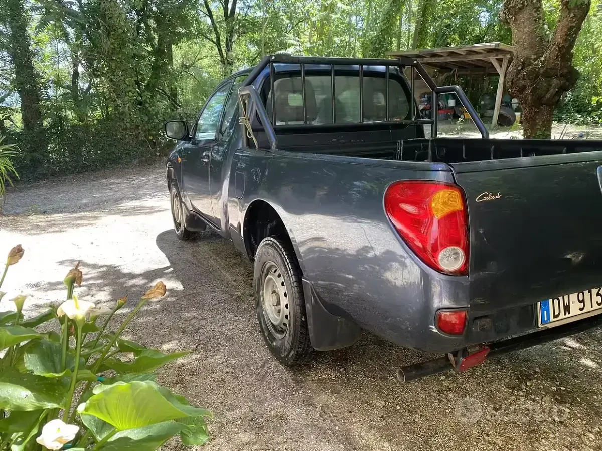 Usata Mitsubishi L200 136 CV (100 kW) 2009 Grigio Pick-up