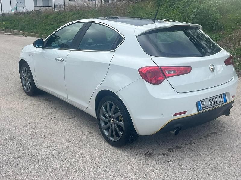 Usata Alfa Romeo Giulietta 140 CV (102 kW) 2011 Bianco Berlina