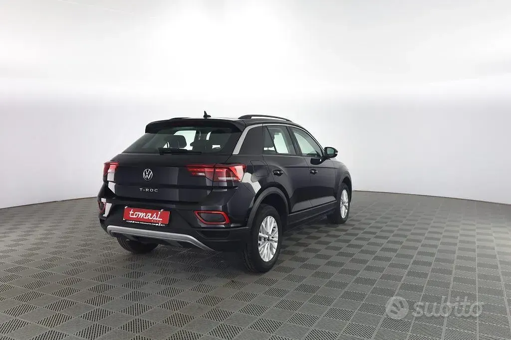 Usata VW T-Roc Life 150 CV (110 kW) 2025 Nero perla SUV
