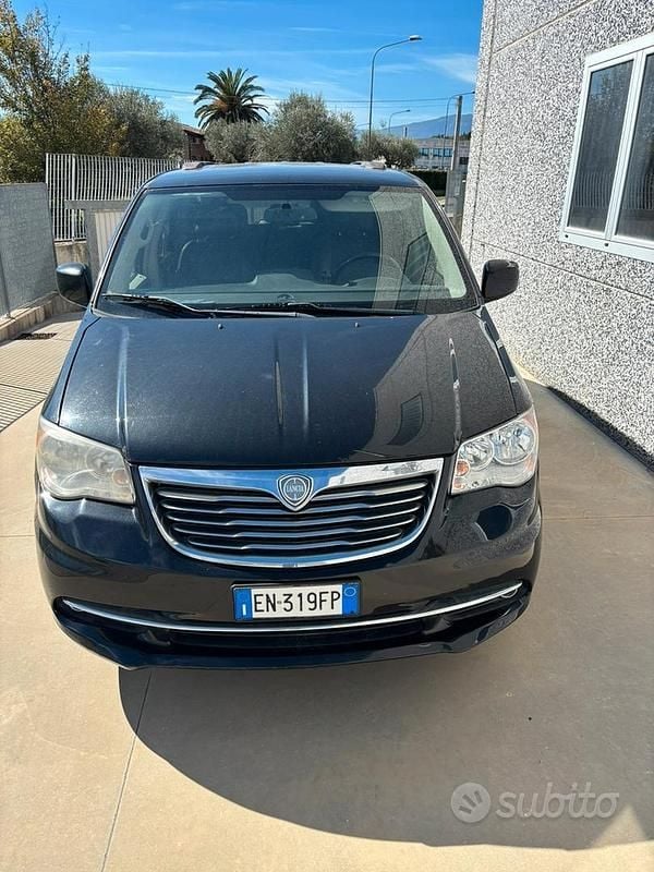 Usata Lancia Voyager 163 CV (119 kW) 2012 Nero Monovolume