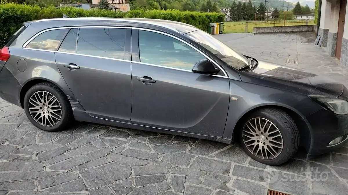 Usata Opel Insignia 160 CV (117 kW) 2010 Grigio Station wagon
