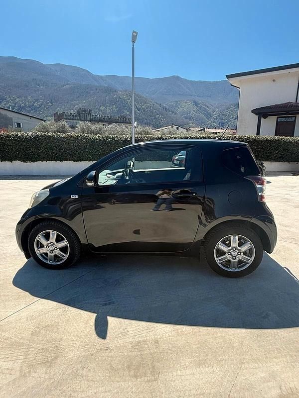 Usata Toyota iQ 90 CV (66 kW) 2009 Nero Utilitaria