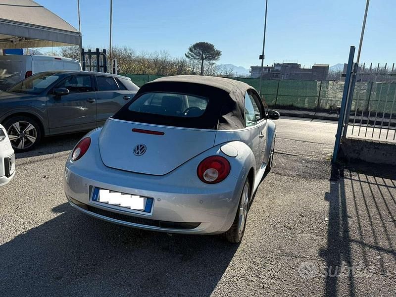 Usata VW New Beetle 105 CV (77 kW) 2008 Grigio Utilitaria