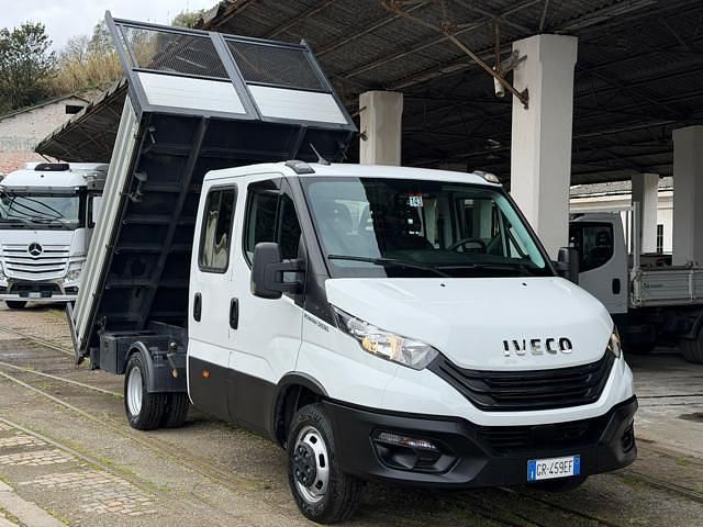 Usata Iveco Daily 136 CV (100 kW) 2023 Bianco Furgone