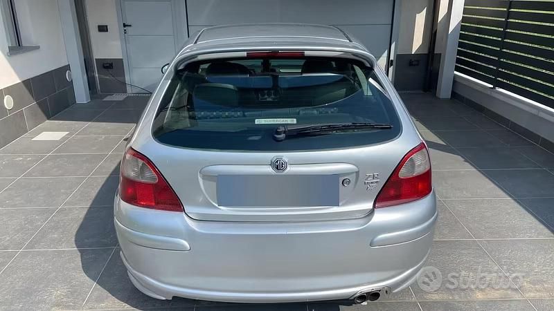 Usata MG ZR 160 CV (117 kW) 2003 Grigio Utilitaria