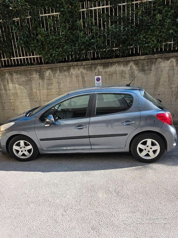 Usata Peugeot 207 75 CV (55 kW) 2009 Grigio Berlina