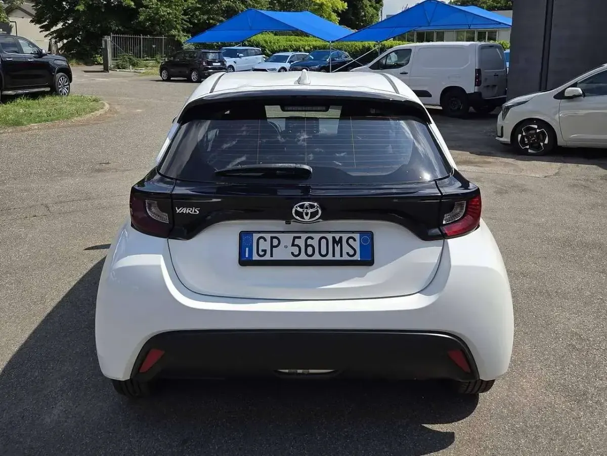 Usata Toyota Yaris Active 72 CV (52 kW) 2023 Bianco Utilitaria
