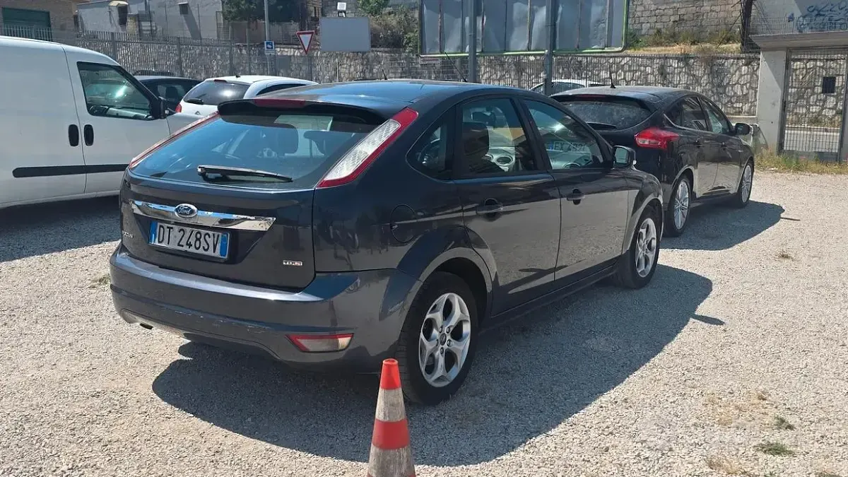 Usata Ford Focus 110 CV (80 kW) 2009 Grigio Berlina