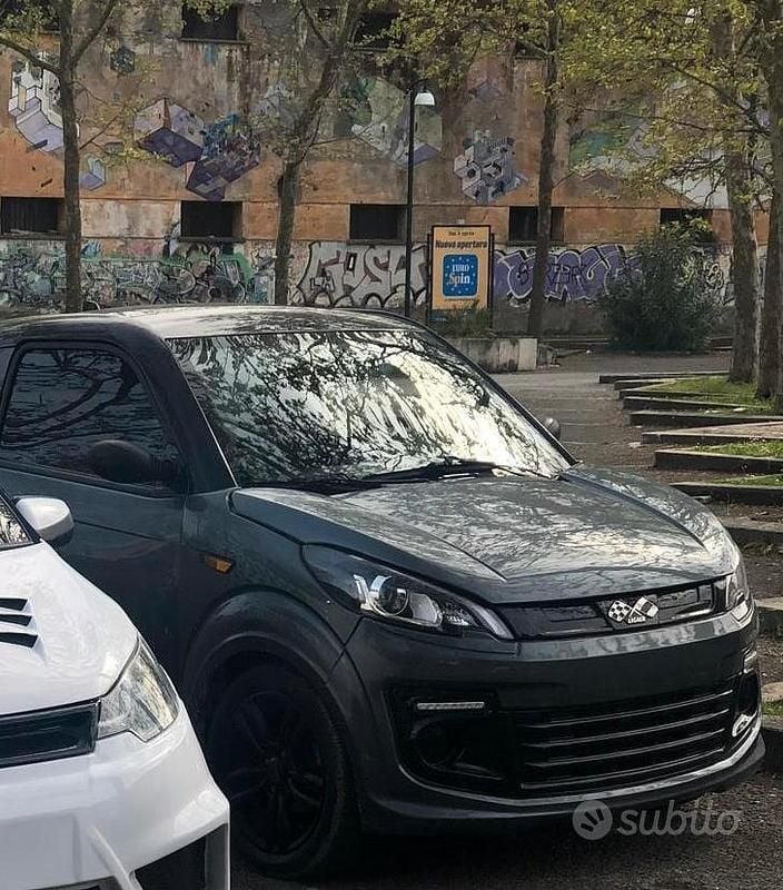 Begagnad Ligier JS50 2019 Grå Halvkombi