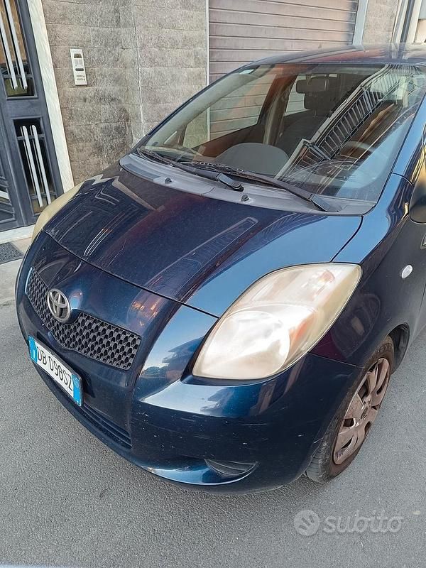Usata Toyota Yaris 69 CV (50 kW) 2007 Blu Berlina