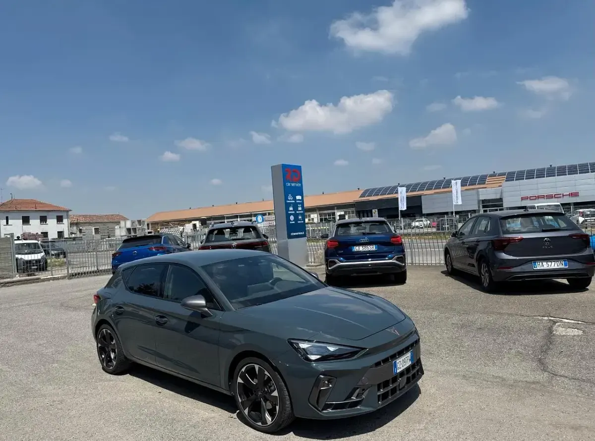 Usata Cupra Leon 150 CV (110 kW) 2025 Blu Berlina