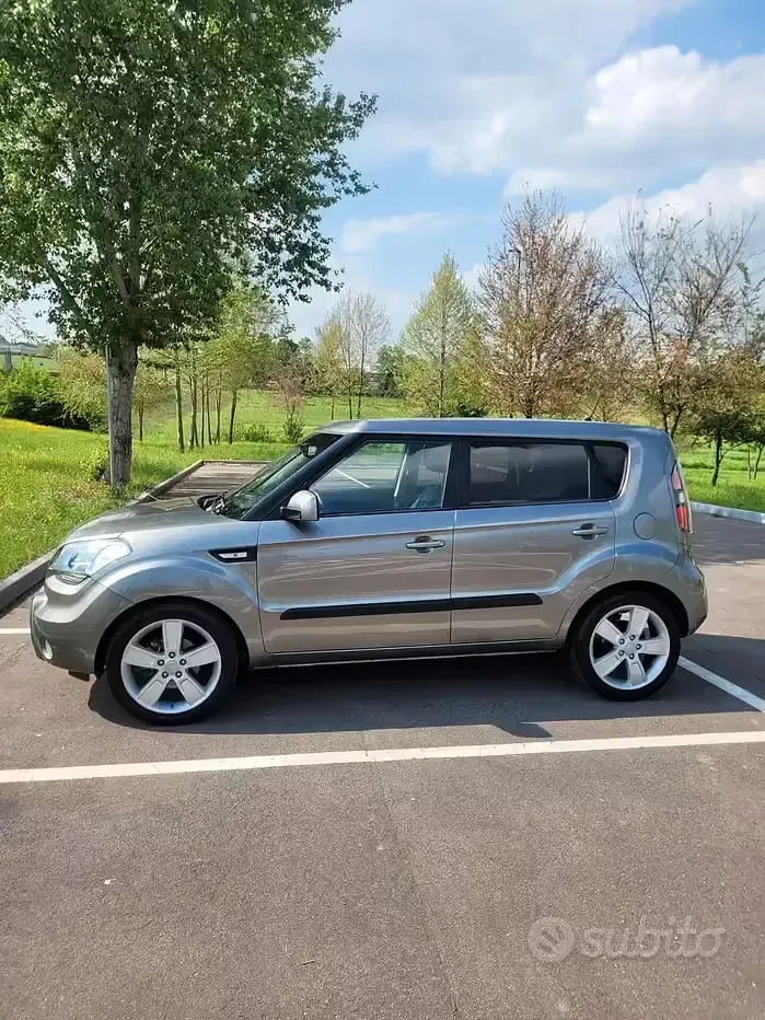 Usata Kia Soul Active 128 CV (94 kW) 2011 Grigio SUV