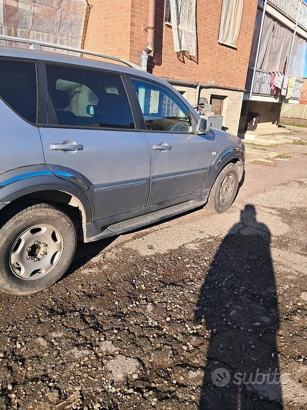 Usata Ssangyong (KGM) Rexton 165 CV (121 kW) 2006 Grigio SUV