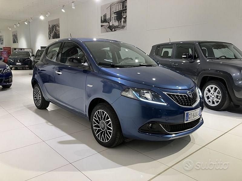 Usata Lancia Ypsilon Gold 69 CV (50 kW) 2024 Blu Utilitaria