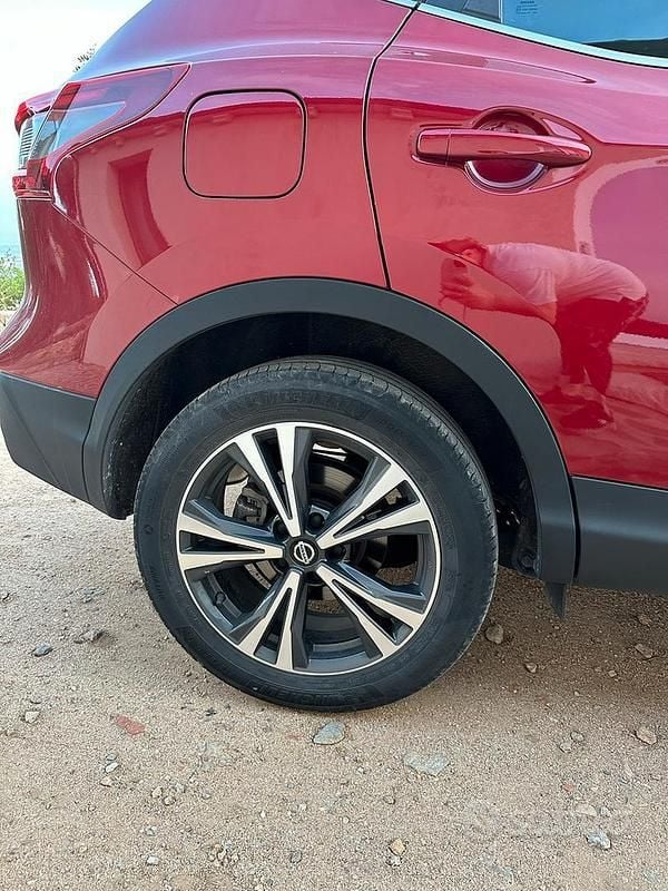 Usata Nissan Qashqai Acenta 116 CV (85 kW) 2021 Rosso SUV