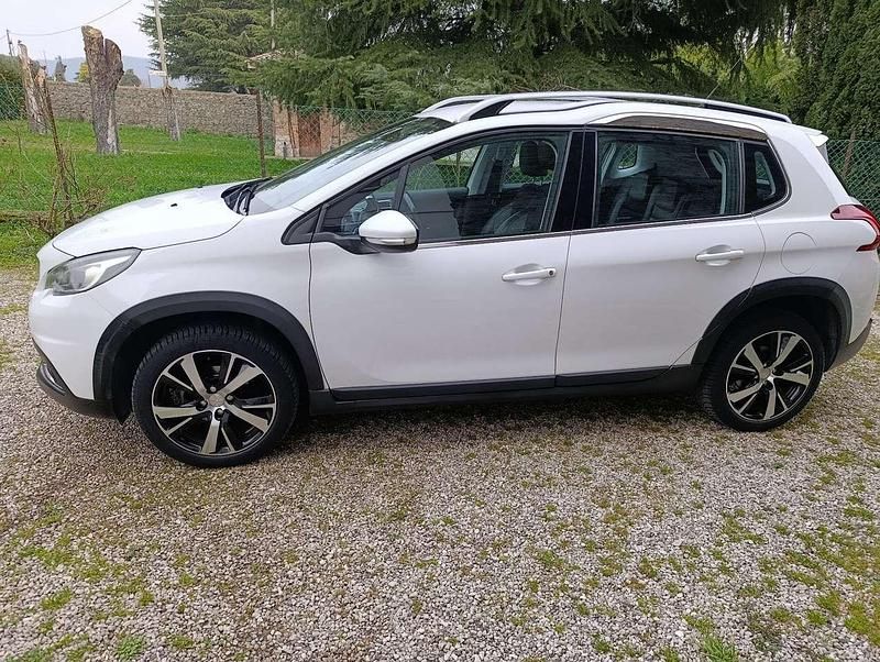 Usata Peugeot 2008 Allure 99 CV (72 kW) 2017 Bianco SUV